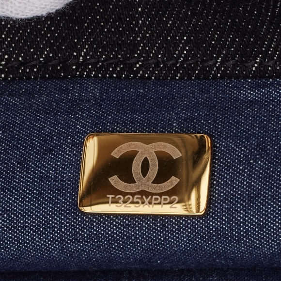 CHANEL CC QUILTED BLACK DENIM MEDIUM FLAP BAG (2022) - Picture 8 of 10